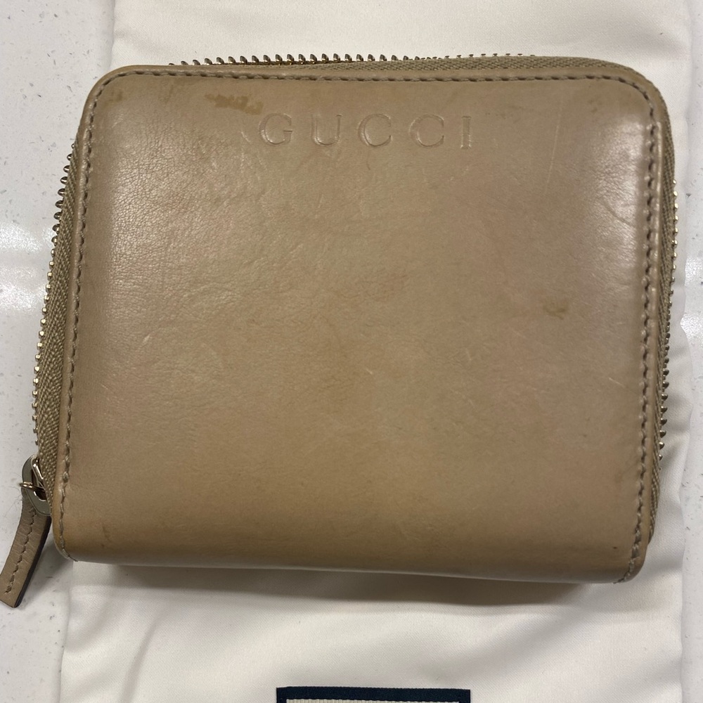 Gucci taupe leather wallet gently used in good condition.